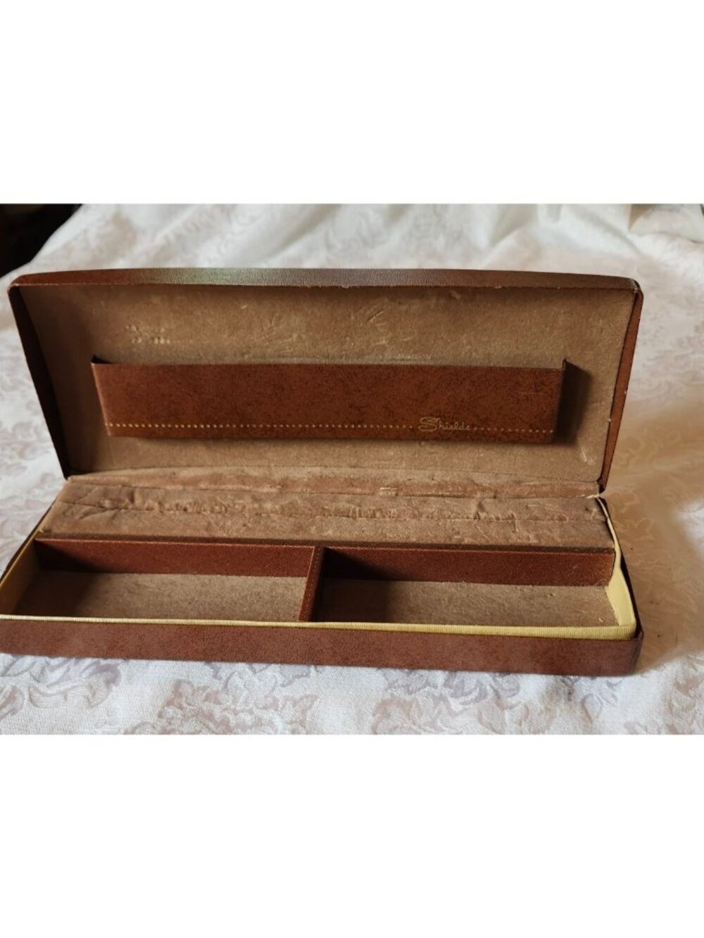Vintage 1970s Shields Mens Brown Gold Crown Pattern Jewelry Box Clamshell Velour - Picture 3 of 9
